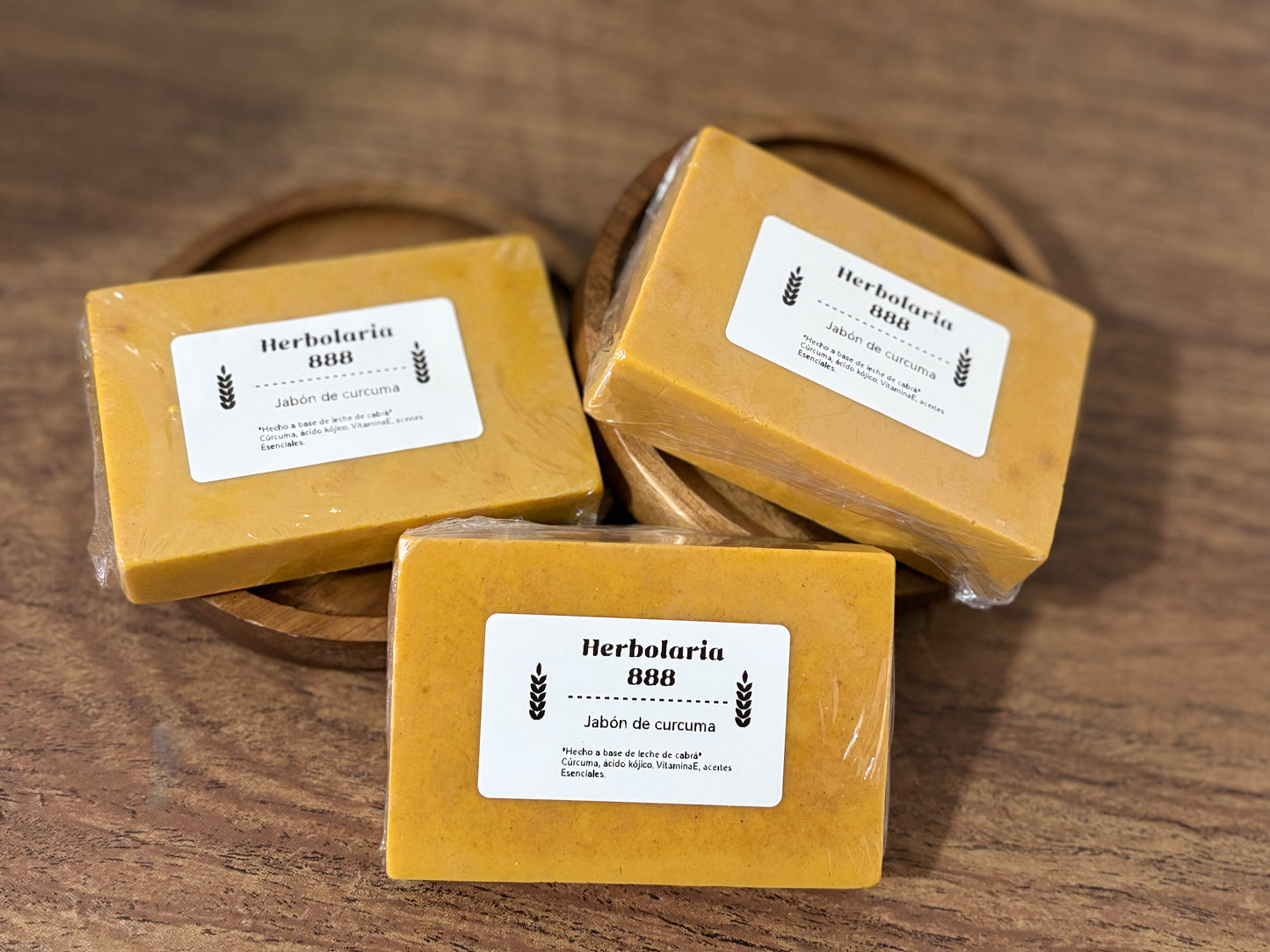 Jabon de curcuma y acido kojico/ Turmeric and kojic acid soap