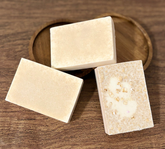 Jabon de Avena Coloidal y Miel/ Colloidal Oatmeal and honey soap.